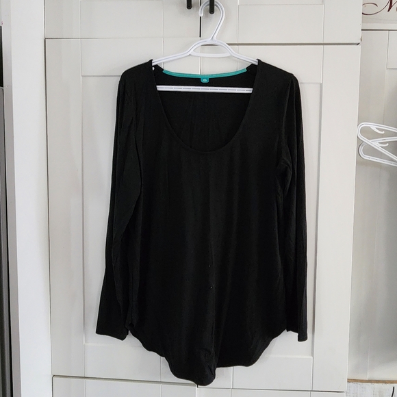 Tops - Sweet legs long sleeve top. Size med